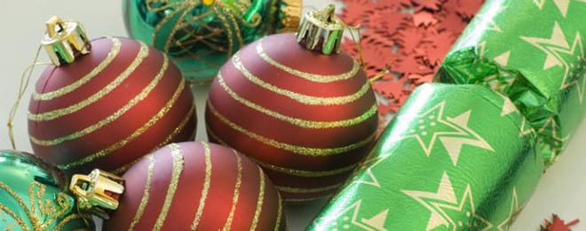 green_and_red_christmas_baubles